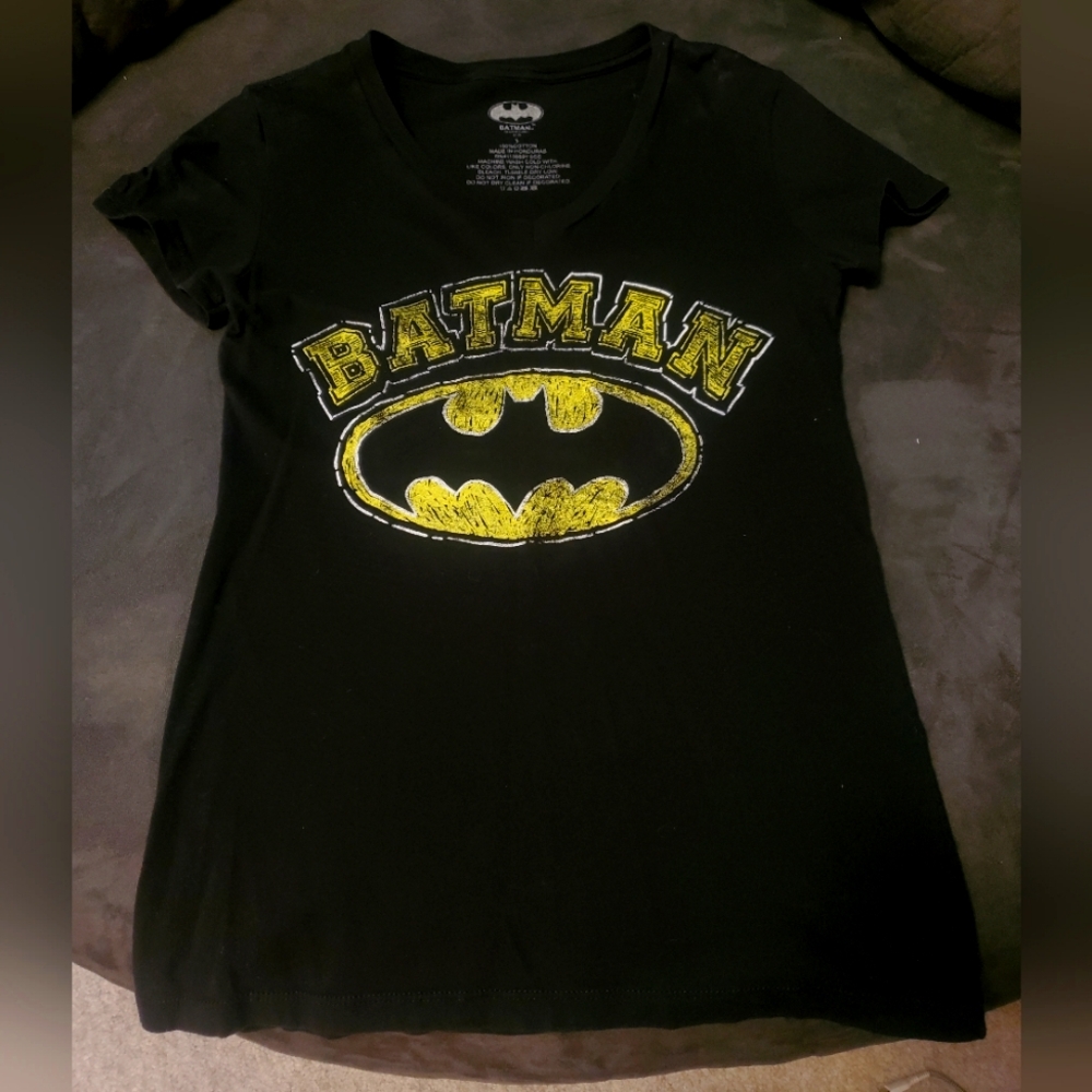 🧡4/$20 Bundle Select Items to Get Offer 🧡Batman Black V Neck Tee